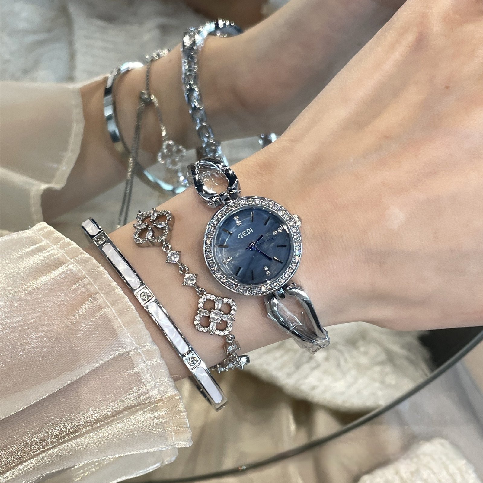 Stylish And Minimalist Alloy Womens Watch - Image 9