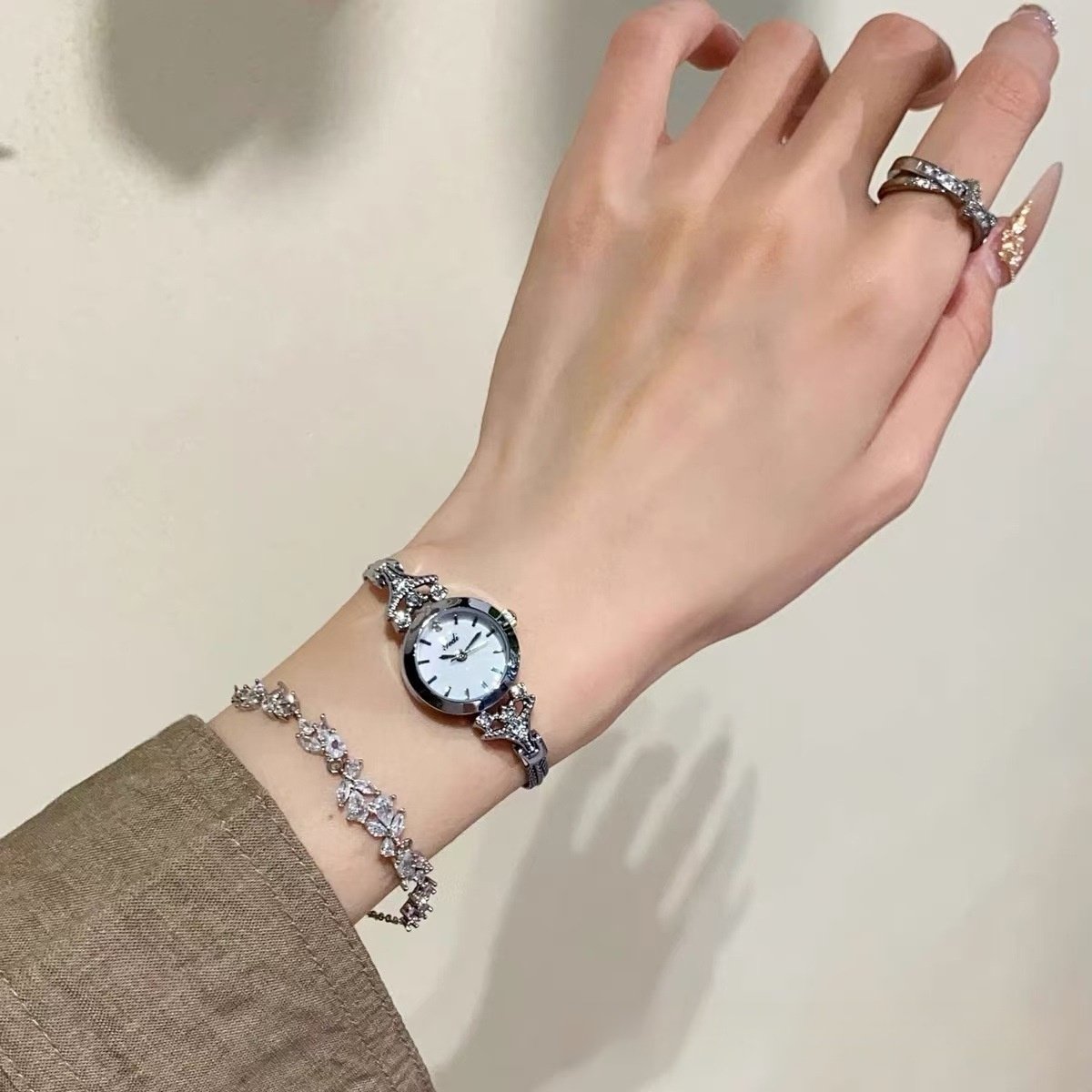 Stylish And Minimalist Alloy Womens Watch - Image 4