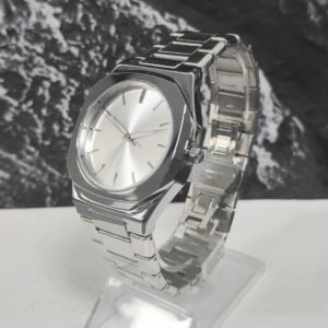 Mens Large-dial Stainless Steel Quartz Watch With A Luminous Night-time Display