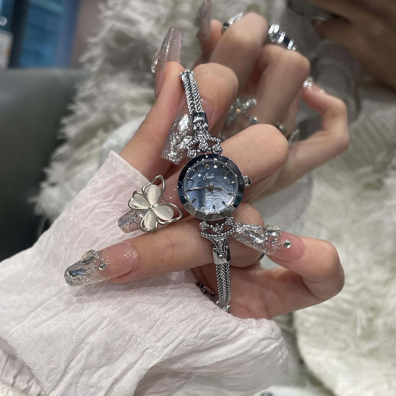 Stylish And Minimalist Alloy Womens Watch - Image 5