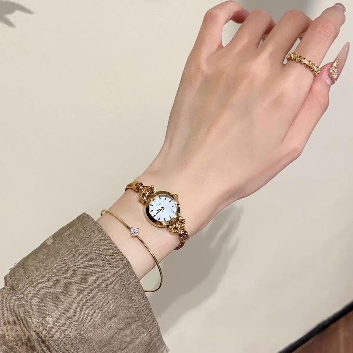 Stylish And Minimalist Alloy Womens Watch - Image 2